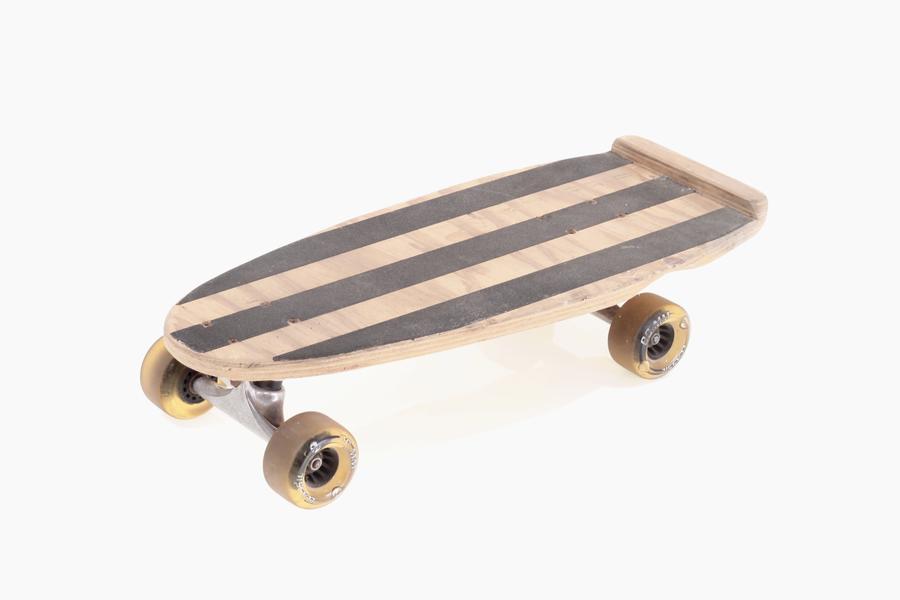 High quality, high performance electric skateboard with hub drive brushless motors and lithium ion battery technology.